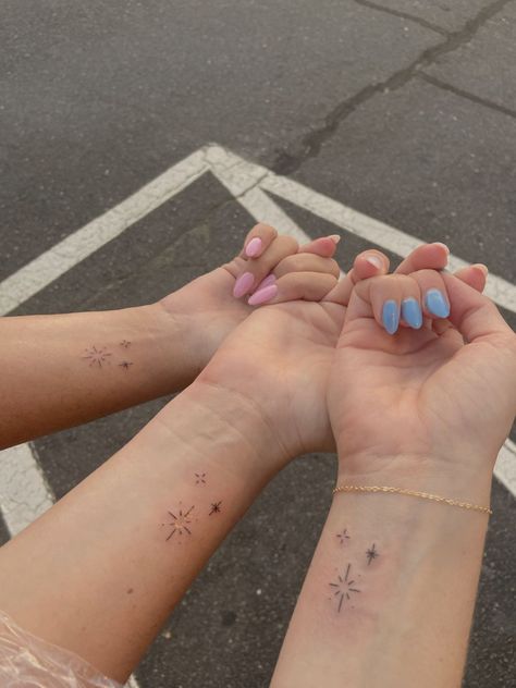 Stars Tattoo On Wrist, Best Friend Star Tattoos, Matching Tattoos Wrist, Matching Best Friend Tattoos For 3, Stars Wrist Tattoo, Group Of 4 Tattoos, Matching Taylor Swift Tattoos, Friendship Bracelet Tattoo, Matching Star Tattoos