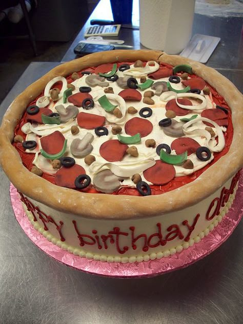 pizza cake by Caryn's Cakes, via Flickr {I'm seriously thinking I might want this for my own birthday.} Pizza Birthday Cake, Pizza Party Birthday, Torte Creative, Fruit Pizza Sugar Cookie, Fruit Pizza Recipe, Pizza Cake, Torte Cupcake, Pizza Party, Good Pizza