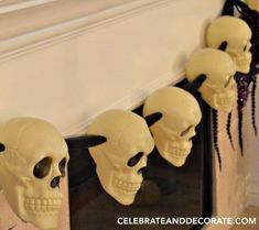 diy dollar store skull halloween garland, halloween decorations, seasonal holiday decor Diy Halloween Party, Diy Skulls, Garland Halloween, Halloween Skeleton Decorations, Dollar Tree Halloween, Dollar Store Halloween, Garland Diy, Halloween Garland, Halloween Store