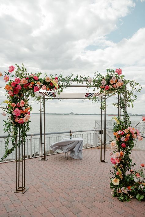 Close up chuppah decor captured by @chichiari and created by @rosehipsocial Wooden Chuppah, Chuppah Ideas, August Wedding Flowers, Chuppah Decor, Chuppah Flowers, Wedding Chuppah, Wedding Arbour, Wedding Altars, Warehouse Wedding