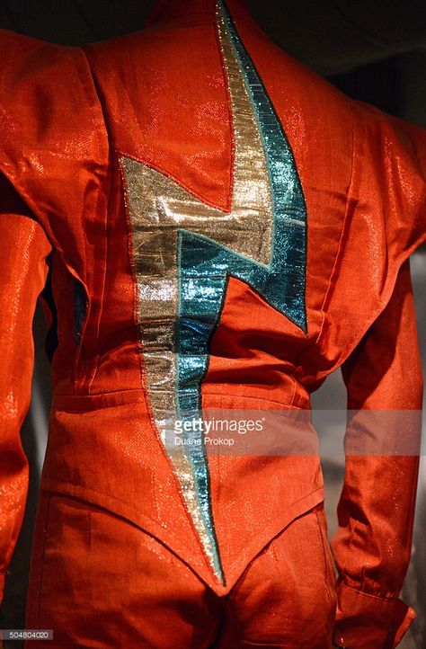 David Bowie Suit, 1972. Design by Freddie Burretti. David Bowie wore this suit onstage during his tour to support The Rise and Fall of Ziggy Stardust and the Spiders from Mars Glam Rock Aesthetic, The Spiders From Mars, Spiders From Mars, 70s Glam Rock, Glam Rock Style, Mario E Luigi, 70s Glam, Ziggy Stardust, Freddy Fazbear