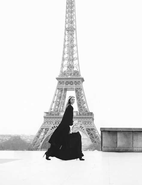 RECOLLECT VINTAGE / INSPIRATION | Kate Grigorieva poses in Paris for the fashion editorial Eiffel Tower Fashion, Kate Grigorieva, Paris Shooting, Paris Photo Ideas, Torre Eiffel Paris, French Lifestyle, Paris Aesthetic, Amazing Buildings, Paris Photography