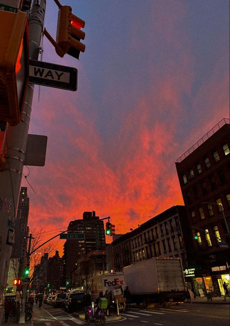 Sunset in nyc. Nyc life aesthetic Nyc Sunset Aesthetic, Sunset In New York, Sunset In Nyc, Manhattan Sunset, Nyc Life Aesthetic, Sunset Nyc, Nyc Sunset, New York Sunset, Scenery Photography