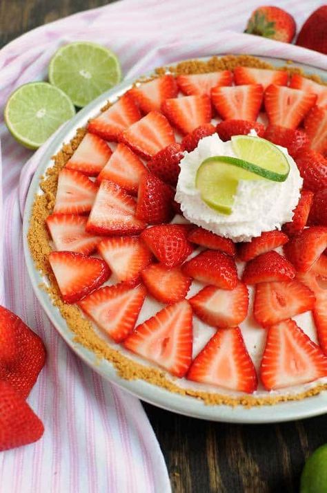 Easy Easter Dinner, Easter Pie, Dessert To Make, Strawberry Whipped Cream, Baked Strawberries, Easy To Make Desserts, No Bake Pies, Lime Pie, Key Lime Pie