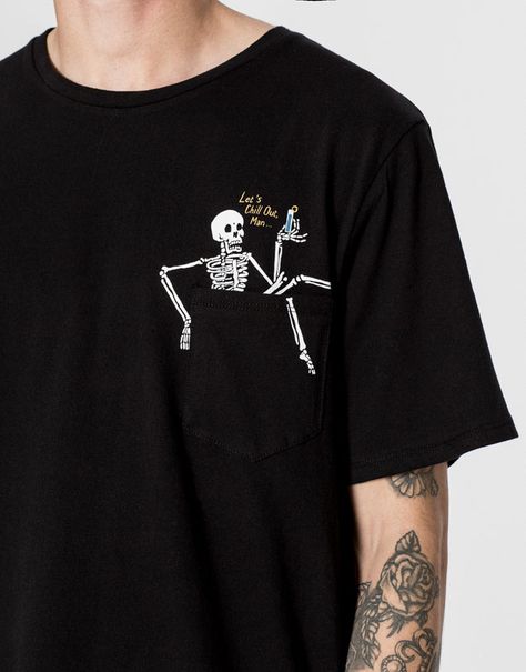 PULL & BEAR - Skeleton T-shirt Bear Skeleton, T Shirt Print Ideas, T Shirt Painting, Shirt Design Inspiration, Skeleton Shirt, Shirt Print Design, Print Ideas, Tee Shirt Homme, Basic Tee