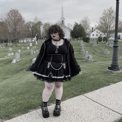 Mid Size Goth Fashion, Plus Size Summer Goth, Witchcraft Aesthetic Outfit, Thick Emo Goth, Plus Size Trad Goth, Fat Alternative Fashion, Plus Size Scene Girl, Chubby Alt Outfits, Goth Fashion Plus Size