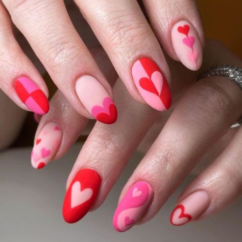 Delicate Valentines Nails, Creative Valentines Nails, Valentines Themed Nails, Colorful Valentines Nails, Retro Valentines Nails, Red Pink Nails Design, Abstract Valentines Nails, Valentine's Nail Art, Round Valentines Nails