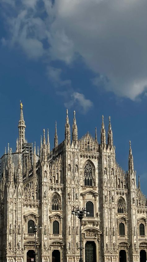 Milan Aesthetic Photos, Milan Astethic, Milan Architecture, Milan Aesthetic, Italy Trip Planning, Milan City, Italy Vibes, Milan Cathedral, Vacation Itinerary