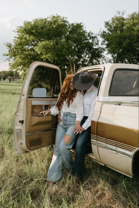 Old Truck Photo Shoot Couple, Couple With Truck Photoshoot, Maternity Pictures With Truck, Pickup Truck Engagement Photos, Classic Truck Photo Shoot, Vintage Truck Couple Photoshoot, Classic Truck Engagement Photos, Truck Maternity Pictures, Engagement Photos With Old Truck