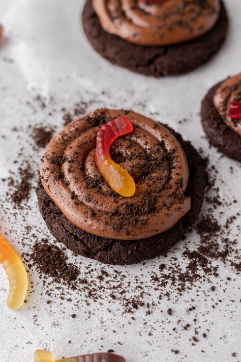 Super chocolatey Crumbl Dirt Cake Cookies - Lifestyle of a Foodie Dirt Cake Ideas, Dirt Cake Cookies, Chocolate Dirt Cake, Chocolate Dirt, Crumble Cookie Recipe, Lifestyle Of A Foodie, Chocolate Swiss Meringue Buttercream, Oreo Dirt, Homemade Chocolate Frosting