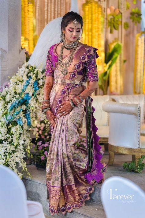 Bride Sarees South Indian, Designer Pattu Sarees, Bridal Bangles Wedding South Indian, Pattu Sarees Wedding, Saree Bride, Traditional Lehenga, Lilies Drawing, Bride Indian, Saree Tassels Designs