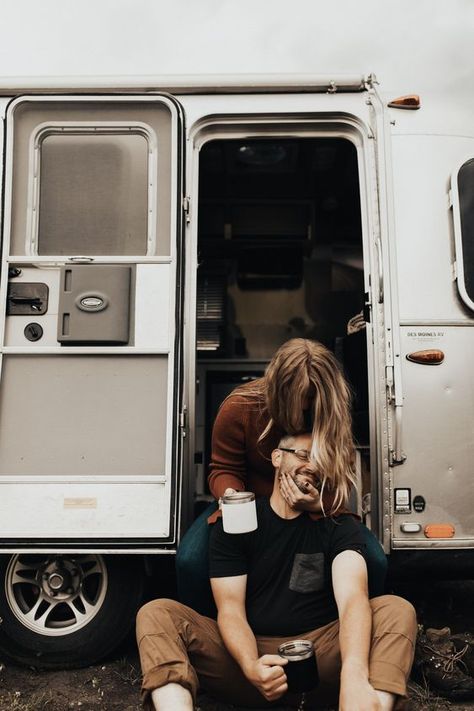 Camper Van Couple Photoshoot, Camper Couple Photos, Van Life Photoshoot, Airstream Couples Photoshoot, Skoolie Photoshoot, Campervan Photoshoot, Caravan Photoshoot, Caravan Couple, Airstream Photoshoot