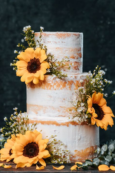 Sunflower Wedding Cake, Perfect Wedding Cake, Sunflower Wedding Decorations, Rustic Sunflower Wedding, Sunflower Themed Wedding, Chocolate Wedding Cake, Wedding Cake Rustic, Future Wedding Plans