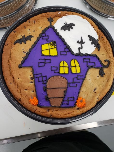 Halloween Cookie Cake Ideas, Halloween Message Cookies, Halloween Cookie Cake Designs, Fall Cookie Cake Designs, Halloween Cookie Cakes, Work Cupcakes, Halloween Cookie Cake, Thanksgiving Cakes Decorating, Haloween Cakes