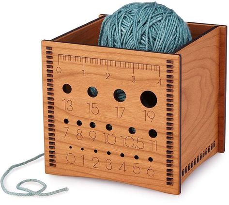 Wooden Yarn Box Ww Plans, Diy Pallet Sofa, Yarn Box, Used Pallets, Handmade Wooden Boxes, Wooden Pallet Projects, Diy Fan, Crafter Gift, Recycled Pallets