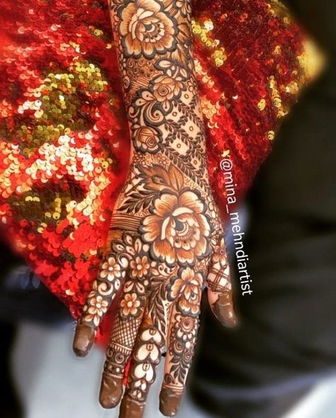 Pakistani Dulhan Mehndi Designs, Khafif Henna Designs, Mahadi Design, Henna Crown, Latest Mehndi Designs Wedding, Crown Tattoos For Women, Elegant Henna, Khafif Mehndi, Crown Tattoos