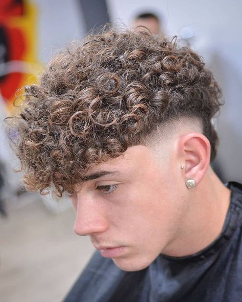 Low Fade Curly Hair, Fohawk Haircut, Fade Mullet, Fade Haircut Curly Hair, Taper Fade Curly Hair, Mens Hairstyles Curly, Men's Curly Hairstyles, Haircut Selfie, Photo Hijab