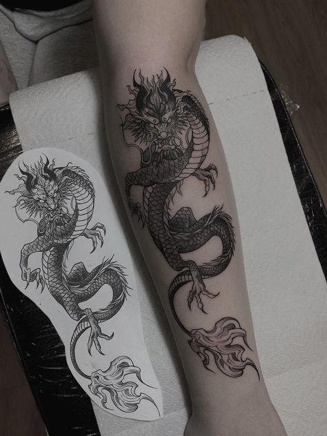 Dragon Tattoo Wrapped Around Arm, Dragon Tattoo Forearm, Wrap Around Wrist Tattoos, Black Dragon Tattoo, Around Arm Tattoo, Small Dragon Tattoos, Chinese Dragon Tattoos, Japanese Dragon Tattoo, Dragon Sleeve Tattoos