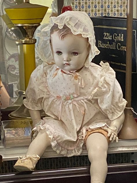 Creepy Vintage Dolls, Creepy Toys Aesthetic, Creepy Toys, Vintage Porcelain Dolls, Creepy Vintage, Kissimmee Florida, Easter Goodies, Antique Store, Creepy Dolls