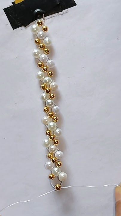 Pearl Bracelet Making, Seed Bead Stretch Bracelets Diy, Braslet Ideas Cute, Seed Bead Bracelets Patterns Tutorials, Bracelet Beads Ideas, Handmade Jewelry Ideas, Beaded Wedding Jewelry, Aesthetic Bracelet, Pearl Beaded Bracelet