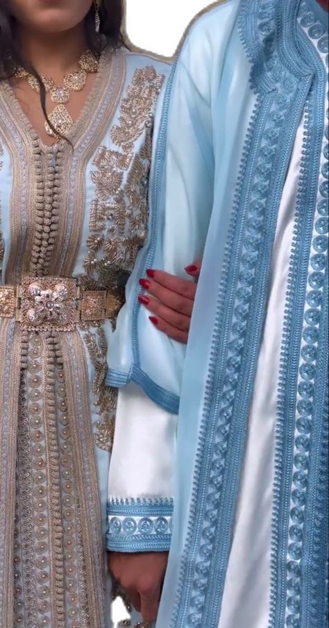 Morrocan Algerian couple wedding day caftan tashkita gandoura Moroccan Wedding Aesthetic, Wedding Outfits With Hijab, Wedding Dresses Arab, Outfits With Hijab, Arab Wedding Dress, Moroccan Weddings, Traditional Moroccan Wedding, Moroccan Wedding Dress, Morocco Wedding