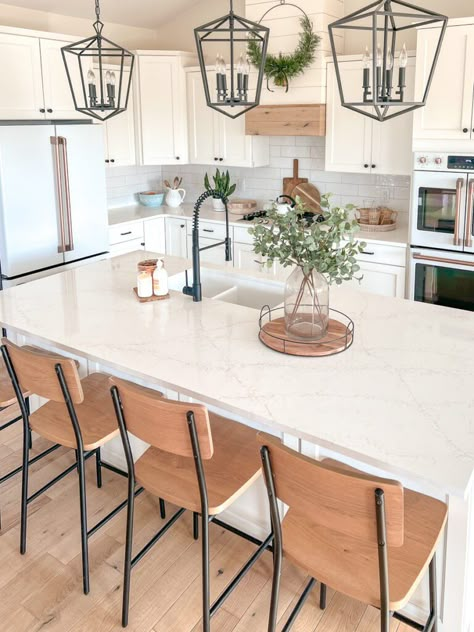 Kitchen With Long Island, Model Dapur, All White Kitchen, Wood Floating Shelves, Kitchen Remodel Idea, White Cabinets, Kitchen Style, Home Decor Kitchen, 인테리어 디자인