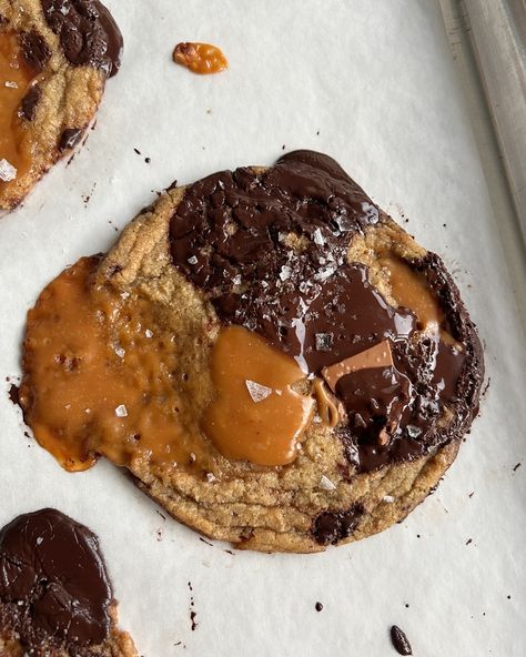 PMS called for an extremely maximalist approach to my latest batch of @easygayoven chocolate chip cookies!! I wanted giant @maldonsalt-spiked puddles of dark chocolate and caramel this time around. Very messy, indulgent and delicious. Truly one of the best chocolate chip cookie recipes I’ve tried :~) Messy Cookies, Chocolate Chip Cookie Recipes, Asian Side Dishes, Best Chocolate Chip Cookies Recipe, Chocolate And Caramel, Best Chocolate Chip, Best Chocolate Chip Cookie, Best Chocolate, Chocolate Chip Cookie