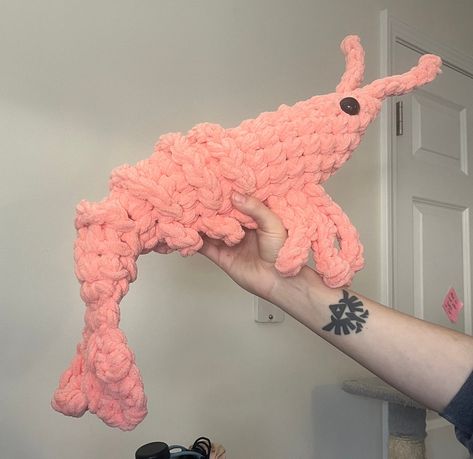 Custom giant shrimp!! Make sure to message us for details if you're interested in having a very big shrimp :) You can customize the shrimp with up to four different colors of blanket yarn (even variegated) and they're around 2' long. They have been described as super huggable and snuggleable! A good friend if you like incredibly big shrimp.  Just make sure to message us before purchasing as it's a custom order! We need to make sure we have enough yarn to make your shrimp.  Also please message to let us know if you're interested in an even BIGGER shrimp because we would love to try and make one for you!! We've already gotten a custom order for an extra giant shrimp which can be seen in pictures 3, 5, and 6 and is bee-themed! For that size the price would be $80 since it takes more yarn. The Crochet Stuffed Sea Animals, Crafts To Do With Family, Crochet Big Yarn, Shrimp Crochet Pattern Free, Funny Crochet Ideas, Crochet Shrimp Free Pattern, Crochet Stuffy, Giant Plush Crochet Pattern, Crochet Shrimp