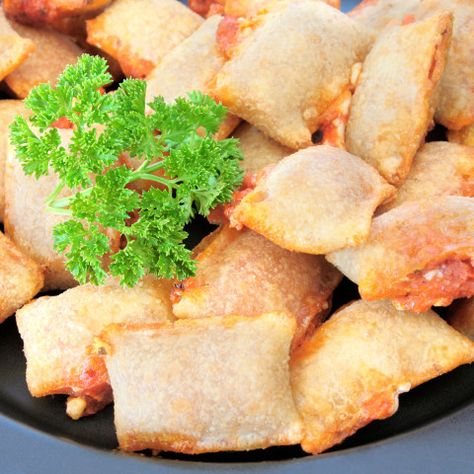 Finger Food Snacks, Pizza Rolls Recipe, Totinos Pizza Rolls, Homemade Pizza Rolls, Pizza Roll Recipe, Game Recipes, Making Homemade Pizza, Superbowl Snacks, Game Collection