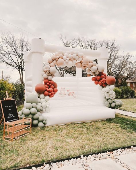 Wedding Ball Pit, White Bounce House Photoshoot, White Bounce House With Balloons, Inflatable Business, Safari Birthday Party Ideas, White Bounce House, Jump House, Balloons Backdrop, Dried Citrus