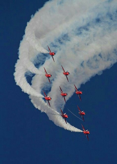 Raf Red Arrows, Air Sports, British Armed Forces, Naval Force, Air Fighter, Red Arrows, Red Arrow, Jet Plane, Aviation Art