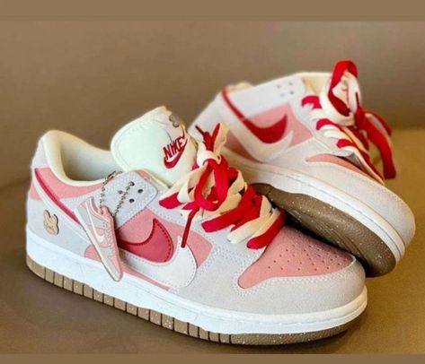 Buy Nike Shoes, Pretty Sneakers, Dr Shoes, Nike Shoes Girls, Nike Fashion Shoes, Pretty Shoes Sneakers, Kicks Shoes, All Nike Shoes, Cute Nike Shoes