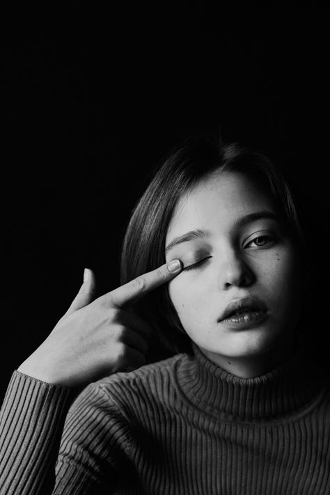 Marta Bevacqua, 얼굴 드로잉, Self Photography, Pose Fotografi, Photographie Portrait Inspiration, 사진 촬영 포즈, Portrait Photography Women, Self Portrait Photography, Foto Tips