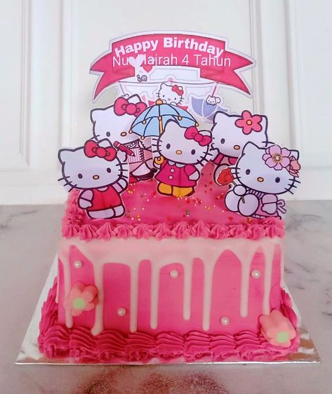 Kue Ultah Hello Kitty, Kue Hello Kitty, Truk Derek, Hello Kitty Happy, Topper Kue, Cake Cat, Duck Pins, Marie Cat, Kitty Cake