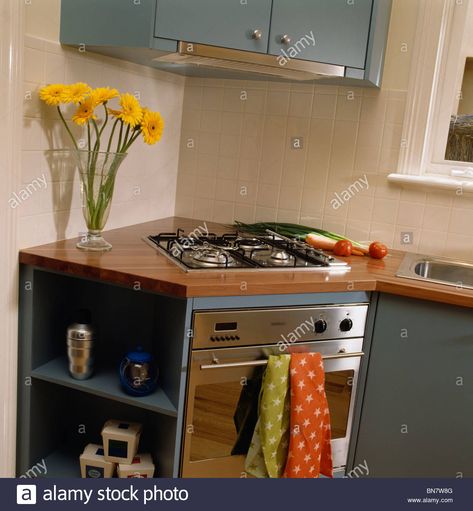 Hob and oven in fitted corner unit in modern kitchen Stock Photo Kitchen Corner Units, Corner Stove, Kitchen Ikea, Shelves Ideas, Small Kitchen Decor, Kitchen Corner, Kitchen Views, Mini Kitchen, Corner Unit