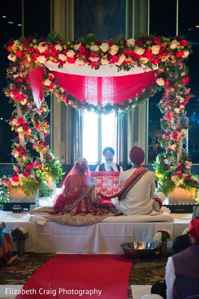 Beautiful Floral sikh wedding mandap. http://www.maharaniweddings.com/gallery/photo/90082 Gurdwara Decor Wedding, Gurudwara Decoration, Gurdwara Decor, Gurudwara Wedding, Wedding Stage Decoration Ideas, Sikh Wedding Decor, Stage Decoration Ideas, Wedding Reception Rooms, Sikh Wedding Photography