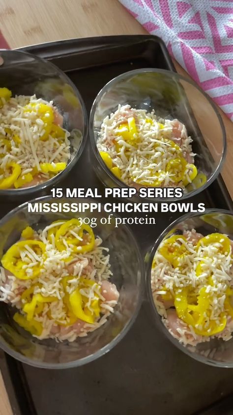 Ashley Starcher | Macro Coach | A MUST SAVE 🙌🏼 these mississippi chicken bowls are packed with flavor and 30 grams of protein in 15 minutes or less! For me, meal prep is… | Instagram Macro Bowls Meal Prep, Meal Prep Single Serve Bowls, Meal Prep With Protein, High Protein Chicken Casserole, Pyrex Meal Prep, Meal Prep Bowls Lunch Ideas, Vsg Puree Recipes High Protein, Weight Watchers Lunch Meal Prep, Glass Dish Meal Prep