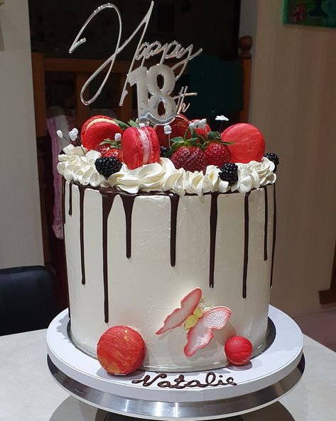 18 th birthday cake 18th Birthday Cake Red And Black, Red Velvet Birthday Cake For Men, Red 18th Birthday Cake, Red Velvet 18th Birthday Cake, Sweet 16 Red Velvet Cake, 18th Birthday Cake Strawberry, Red Velvet Cream Cheese Frosting, Chocolate 18th Birthday Cake, Chocolate 18th Birthday Cake Ideas