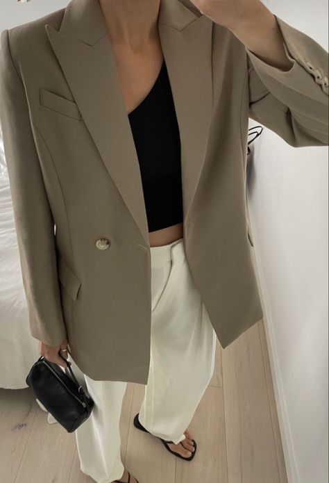 Luxury Chic Khaki Blazer, Khaki Oversized Blazer, Winter Tailored Khaki Blazer, Classic Tailored Khaki Blazer, Spring Unstructured Beige Blazer, Taupe Blazer Outfit, Khaki Blazer Outfit, Taupe Blazer, Taupe Outfit