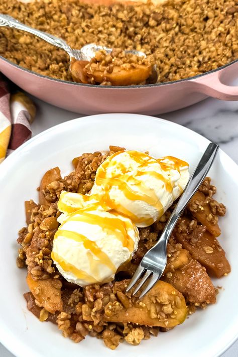 This Easy Southern Fried Apple Crisp is the ultimate comfort food. It's a classic dessert that features warm and gooey fried apples baked with a crunchy granola topping. Paired with a scoop of vanilla ice for an extra decadent delight, it's sure to keep you cozy on a crisp autumn night. Fried Apple Crisp, Granola Topping, Fried Apple, Honey Granola, Apple Pie Bites, Easy Apple Pie, Pie Bites, Crunchy Granola, Fried Apples