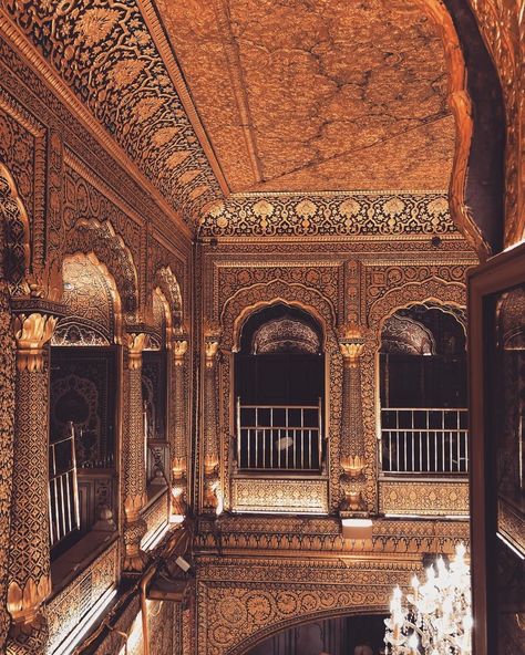 Painted interiors of The Golden Temple in Punjab Golden Temple Architecture, Golden Temple Interior, Golden Temple Inside, Golden Temple Aesthetic, Royal Curtains, Hindu Architecture, Golden Temple Wallpaper, Ancient Persian Architecture, Sikh Art