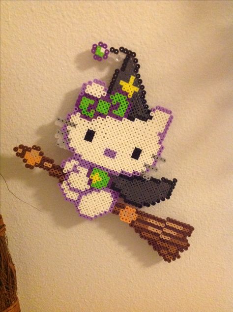 Hello Kitty Halloween Perler Beads, Halloween Sanrio Perler Beads, Crazy Perler Bead Patterns, Peeler Bead Ideas Halloween, Halloween Pearl Beads, Cute Halloween Perler Bead Patterns, Witch Perler Bead Patterns, Hama Beads Halloween Pattern, Witch Perler Beads