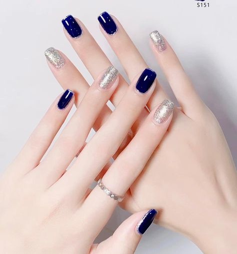 Nail Art Simple Blue, Blue Silver Nails, Gelish Colors, Artist Nails, Blue And Silver Nails, Elegant Touch Nails, Painting Nails, Kutek Disney, Unghie Nail Art