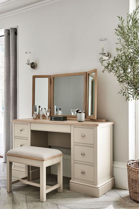 Looking for stylish and functional bathroom cabinets ideas and designs to transform your small bathroom? At Ways to Decor, we understand the challenge of maximizing space without sacrificing style. This post offers a range of space-saving cabinet solutions tailored for small bathrooms, from modern to rustic designs. Unusual Bedside Tables, Storage Dressing Table, Console Dressing Table, Oak Stool, Dressing Table Design, Bedroom Dressing Table, Sustainable Decor, Cosy Home, Room Makeover Bedroom