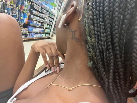 Behind The Ear Tattoo Ideas Gemini, Gemini Tattoos Black Women, Gemini Rights Tattoo, Gemini Tattoo Behind The Ear, Gemini Tattoo Placement, Small Gemini Tattoo For Women Behind Ear, Gemini Tattoo Neck, Gemini Neck Tattoos Women, Gemini Ear Tattoo