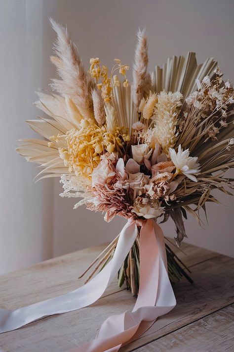 A dried flowers bridal bouquet with pampas grass and palm leaves. Leave Bouquet, Wedding Bouquet Styles, Dried Bridal Bouquet, Bouquet Styles, Unique Bouquets, Elegant Wedding Bouquets, Boho Twists, Unique Bouquet, Neutral Wedding