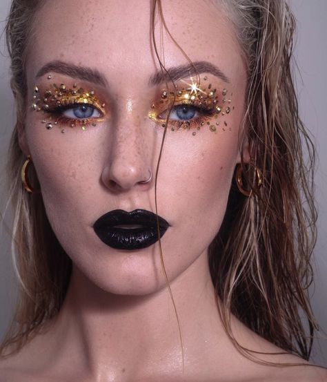 Dripping Gold Makeup, Black And Golden Makeup, Gold Drag Makeup, Blue And Gold Makeup Looks, Gold Goddess Makeup, Goddess Costume Makeup, Parade Makeup, Masquerade Makeup, Face Markings