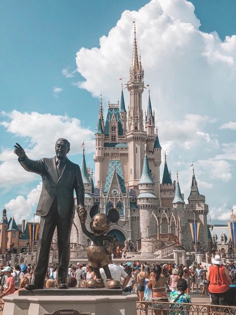 Orlando Florida Disney World, Walt Disney World Florida, Florida Girl Aesthetic, Florida Outfits Vacation, Disney America, Florida Bachelorette Party, Summer Bucket List 2023, Disney Orlando Florida, Spring Break Aesthetic