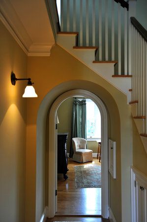 This is EXACTLY what I want to do at the end of the hallway. Add a little arched doorway under the stairs that leads into the back bedroom. It's perfect. Doorway Under Staircase, Archway Under Stairs, Stairs Over Doorway, Arch Under Stairs, Doorway Under Stairs, Door Under The Stairs, Door Under Staircase, Hallway Under Stairs, Bedroom Under The Stairs