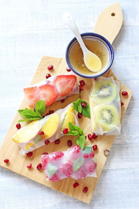 Fresh Fruit Spring Rolls Fruit Spring Rolls, Summer Rolls Recipe, Summer Fruit Desserts, Homemade Fruit Snacks, Dessert Aux Fruits, Fussy Eaters, Spring Roll, Summer Rolls, Makanan Diet